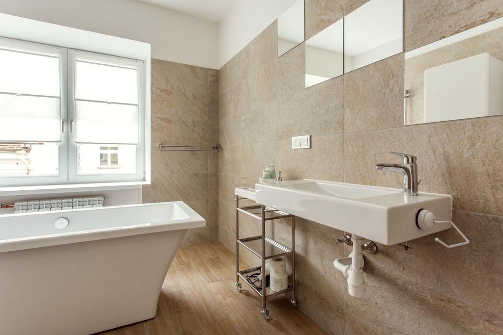 וילנה #Stayhere - Spacious 2Bdr Two Floor I Heart Of Old Town מראה חיצוני תמונה